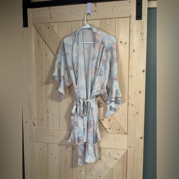 Victorias Secret Women’s Watercolor Robe Size M/L with Flowers and Angels - Picture 1 of 6